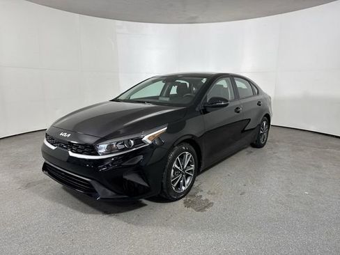 Certified 2023 Kia Forte LXS w/ LXS Technology Package image 2