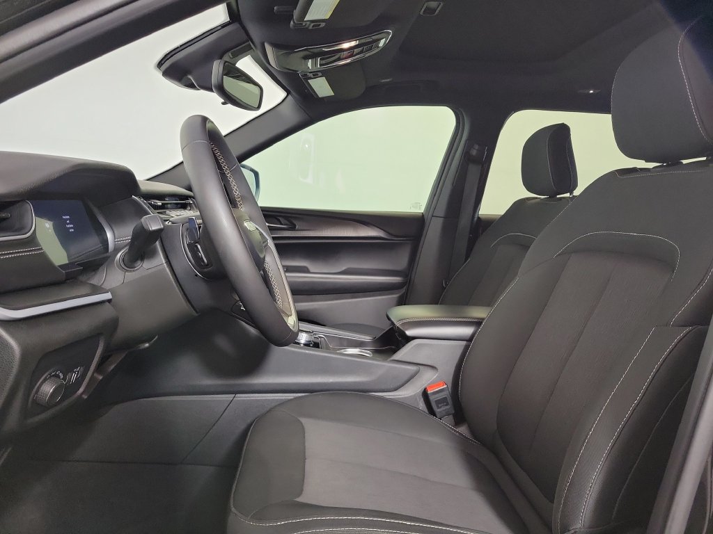 Used 2024 Jeep Grand Cherokee L Laredo RWD image 12