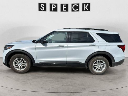 Used 2026 Ford Explorer Active AWD/4WD image 2