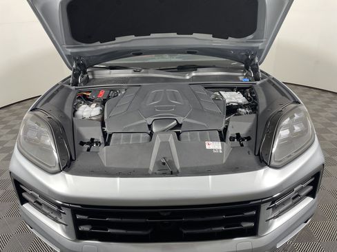Used 2024 Porsche Cayenne Coupe image 22
