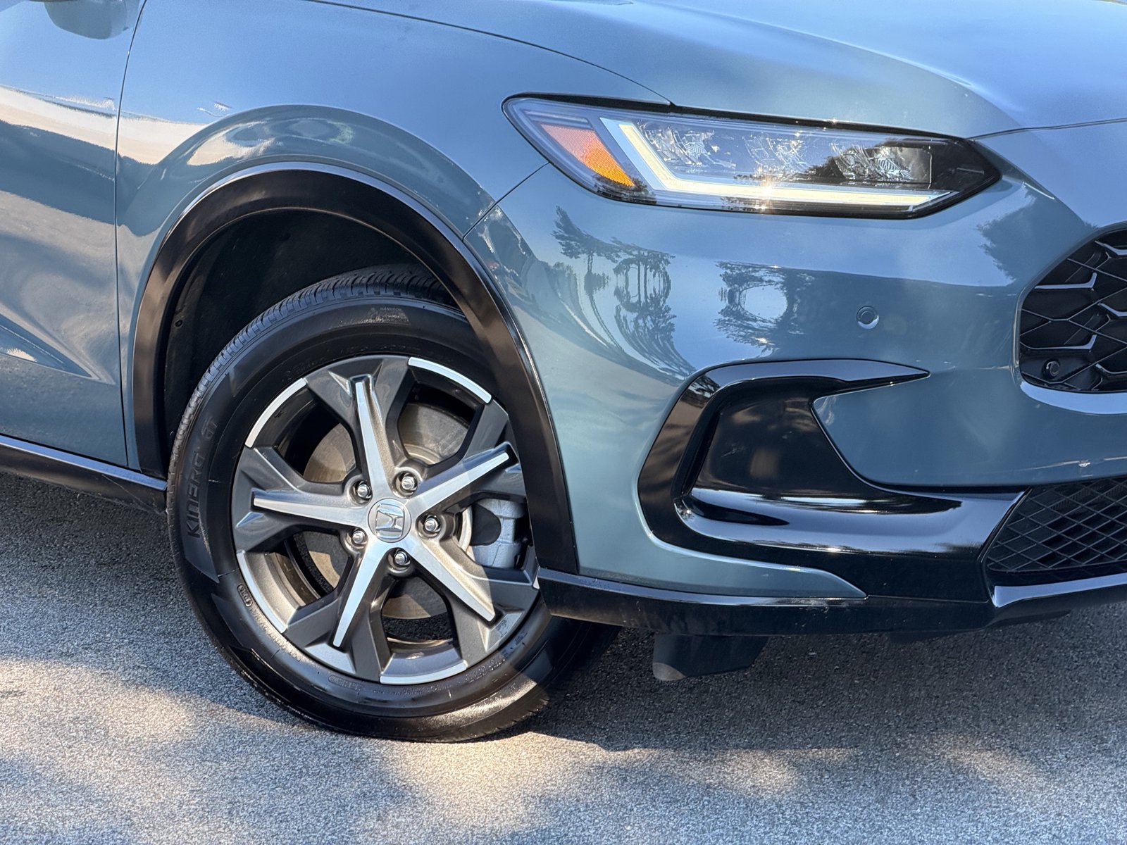 Used 2025 Honda HR-V EX-L image 3