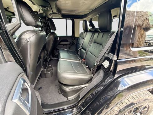 Used 2022 Jeep Wrangler Unlimited Sahara AWD/4WD image 27