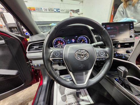 Used 2022 Toyota Camry XLE image 7