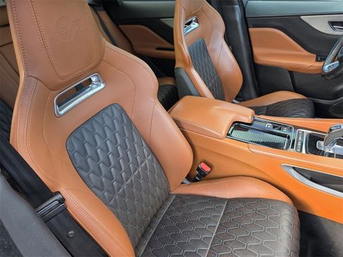 Used 2020 Jaguar F-PACE SVR image 33