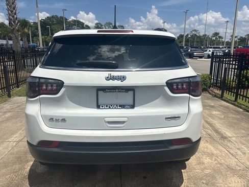 Used 2024 Jeep Compass Latitude AWD/4WD image 6