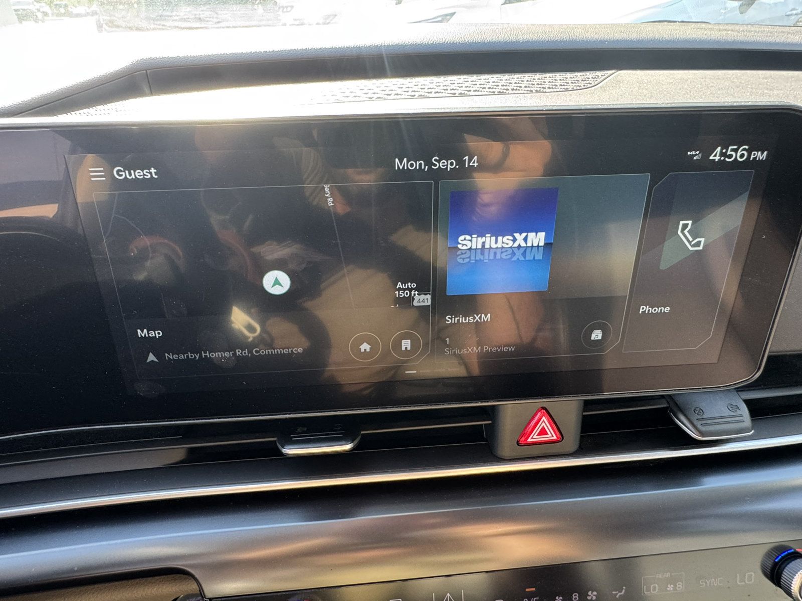 Used 2025 Kia Carnival FWD image 26