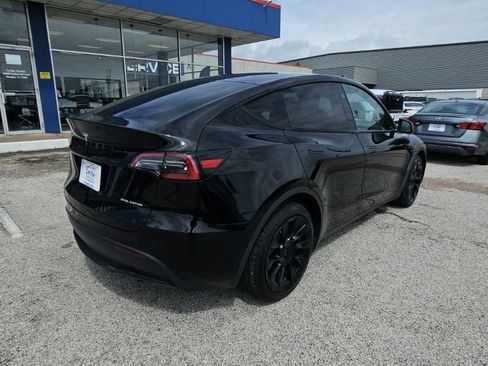 Used 2023 Tesla Model Y Long Range AWD/4WD image 7