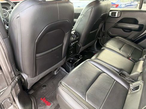 Used 2020 Jeep Gladiator Overland w/ Popular Equipment Package AWD/4WD image 15