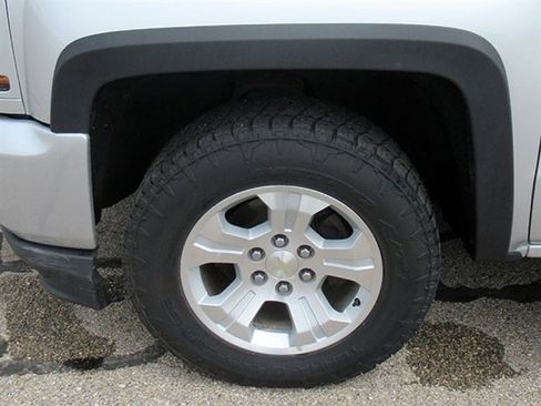 Used 2018 Chevrolet Silverado 1500 LT w/ All Star Edition AWD/4WD image 9