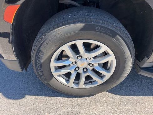 Used 2024 Chevrolet Suburban LT image 14