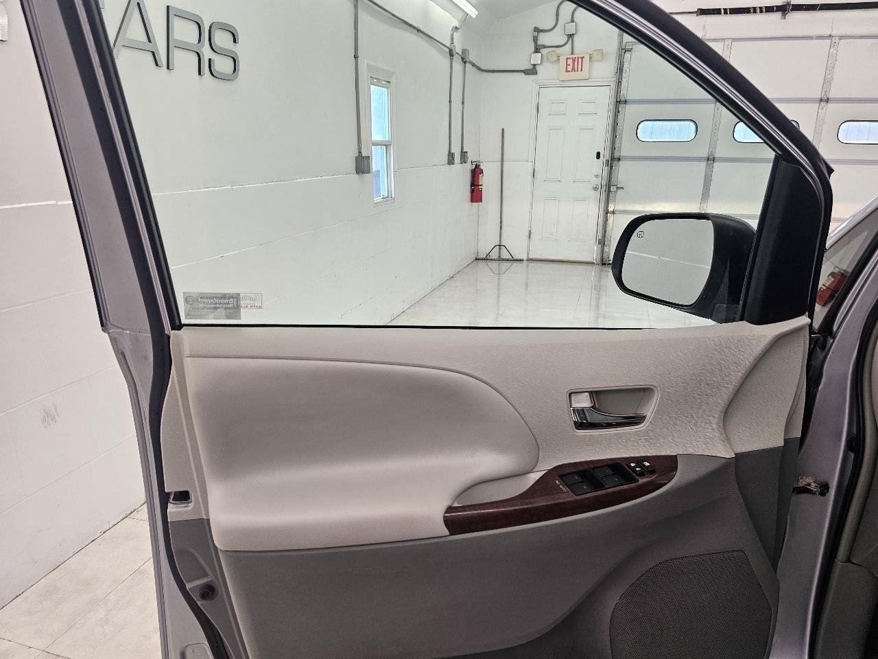 Used 2014 Toyota Sienna XLE AWD/4WD image 10