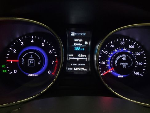 Used 2013 Hyundai Santa Fe Limited w/ Technology Pkg FWD image 23