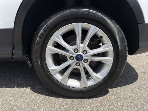 Used 2018 Ford Escape SE w/ Ford Safe & Smart Package FWD image 19