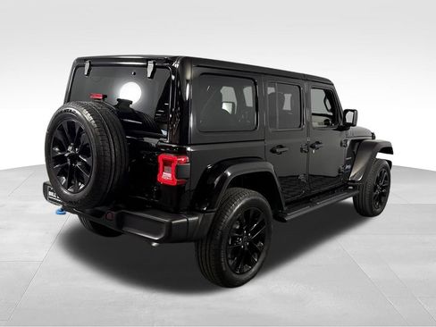 Used 2024 Jeep Wrangler Unlimited Sahara AWD/4WD image 8