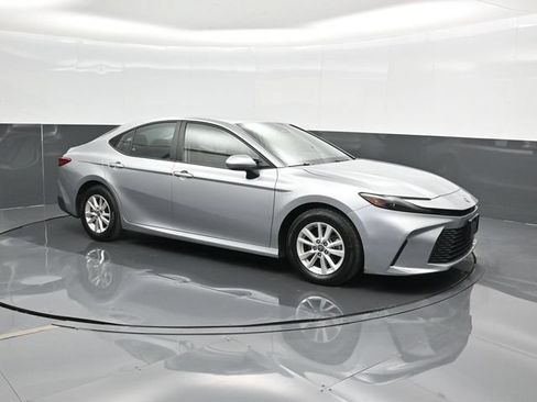 Used 2025 Toyota Camry LE FWD image 6