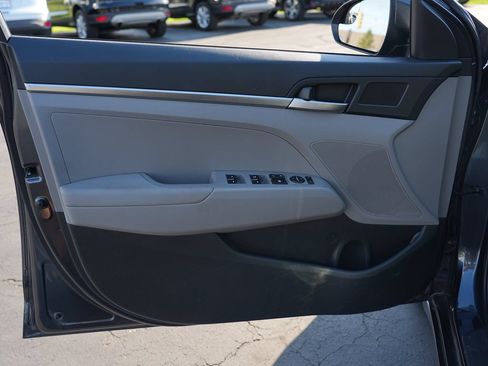 Used 2020 Hyundai Elantra SE FWD image 14