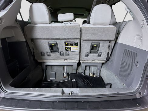 Used 2020 Toyota Sienna XLE w/ XLE Navigation Package AWD/4WD image 28
