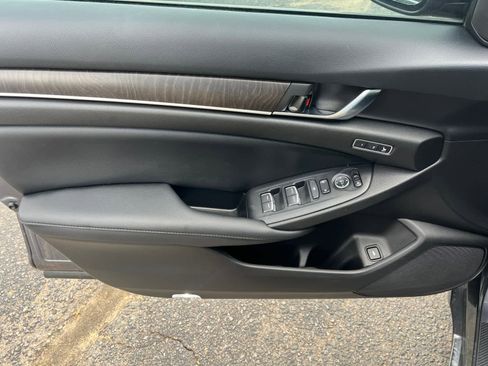 Used 2022 Honda Accord Touring image 9