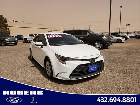 Used 2025 Toyota Corolla LE image 1
