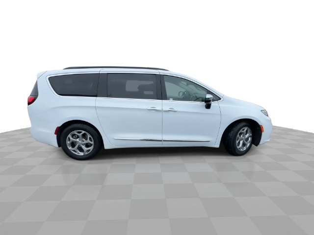 Used 2023 Chrysler Pacifica Limited FWD image 9