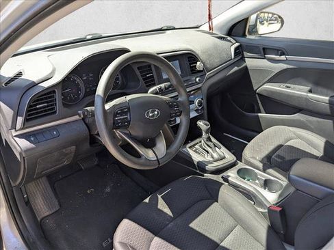 Used 2019 Hyundai Elantra SE w/ Cargo Package FWD image 10