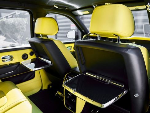 Used 2022 Rolls-Royce Cullinan Black Badge w/ Dark Exterior Package image 46