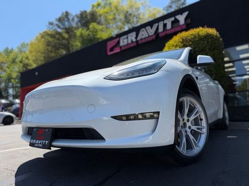 Used 2022 Tesla Model Y Long Range image 2