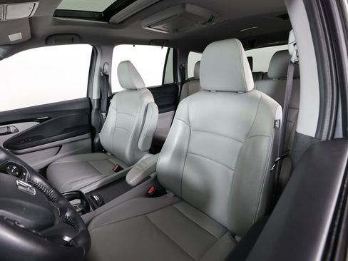 Used 2021 Honda Pilot Touring image 11