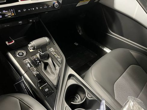 New 2025 Kia Niro EX Touring image 17