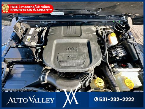 Used 2018 Jeep Wrangler Unlimited Sahara w/ Connectivity Group AWD/4WD image 39