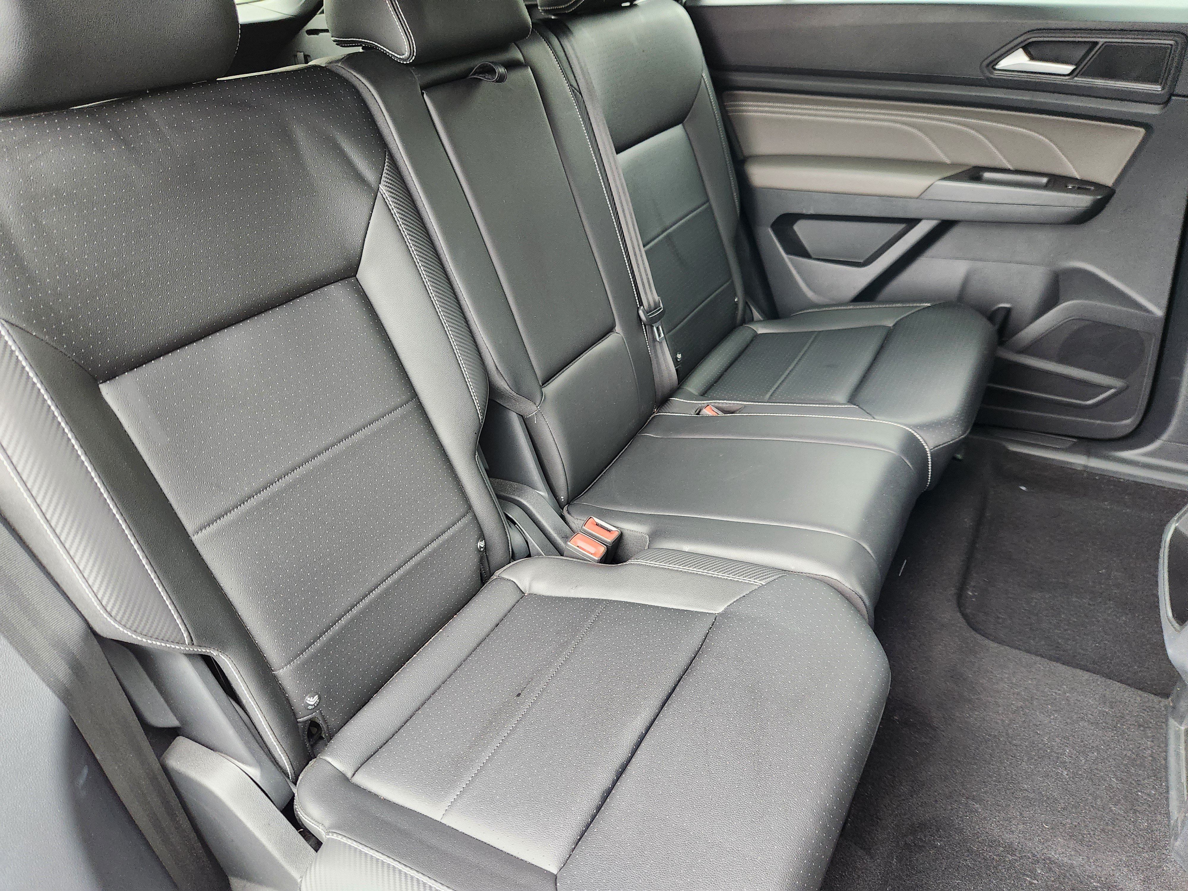 Certified 2023 Volkswagen Atlas Cross Sport SEL R-Line AWD/4WD image 17