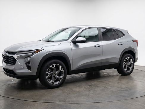 Used 2025 Chevrolet Trax LT FWD image 3