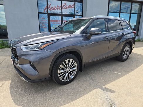 Used 2021 Toyota Highlander Platinum AWD/4WD image 3