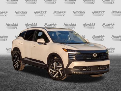 Used 2025 Nissan Kicks SV w/ SV Premium Package image 2