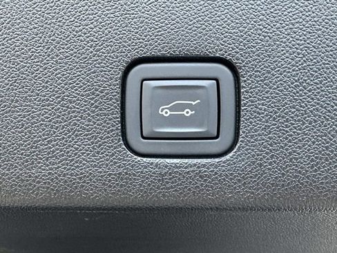 Certified 2025 Cadillac XT6 Luxury image 13