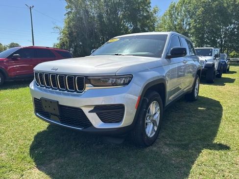 Used 2025 Jeep Grand Cherokee Laredo X w/ Luxury Tech Group I RWD image 18