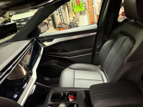 Used 2024 Jeep Wagoneer Launch Edition image 32