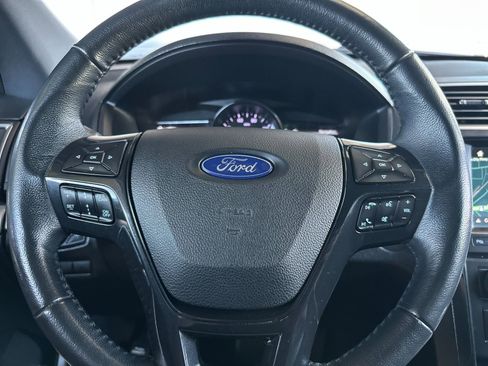 Used 2018 Ford Explorer XLT w/ Equipment Group 202A FWD image 26
