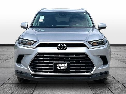 Used 2025 Toyota Grand Highlander AWD image 3