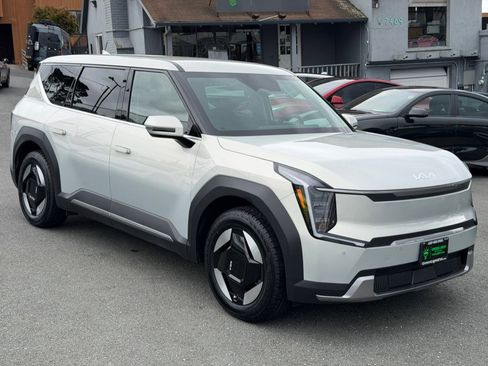 Used 2024 Kia EV9 Light Long Range image 3