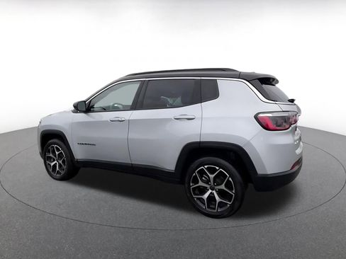 Used 2025 Jeep Compass Limited image 10