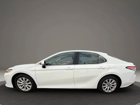 Used 2020 Toyota Camry LE image 8