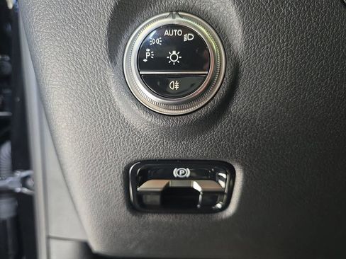 Certified 2025 Mercedes-Benz C 300 Sedan image 24