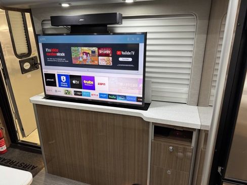 Used 2018 Mercedes-Benz Sprinter 3500 image 40