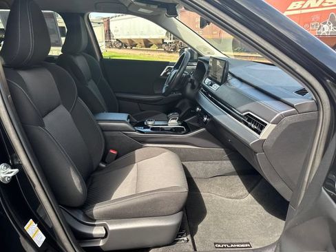 Used 2025 Mitsubishi Outlander ES AWD/4WD image 29