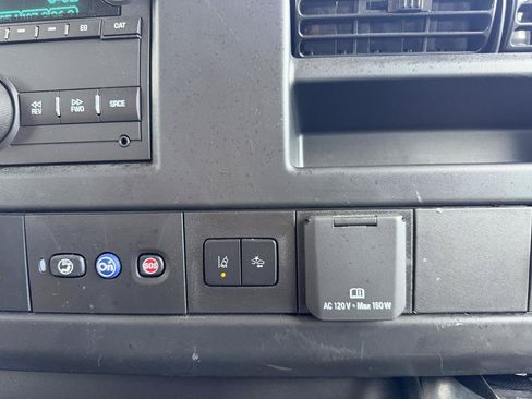 Used 2025 GMC Savana 3500 RWD image 19