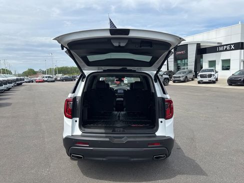 Used 2023 GMC Acadia SLT w/ Elevation Edition image 32