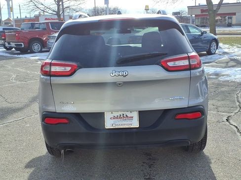 Used 2016 Jeep Cherokee Latitude w/ Cold Weather Group image 5