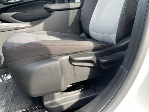 Used 2024 Chevrolet Trax RS w/ Sunroof Package image 15