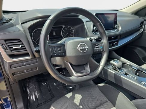 Used 2025 Nissan Rogue SV FWD image 19